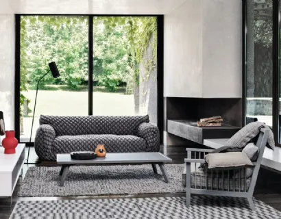 Poltroncina in legno con seduta imbottita Gray di Gervasoni