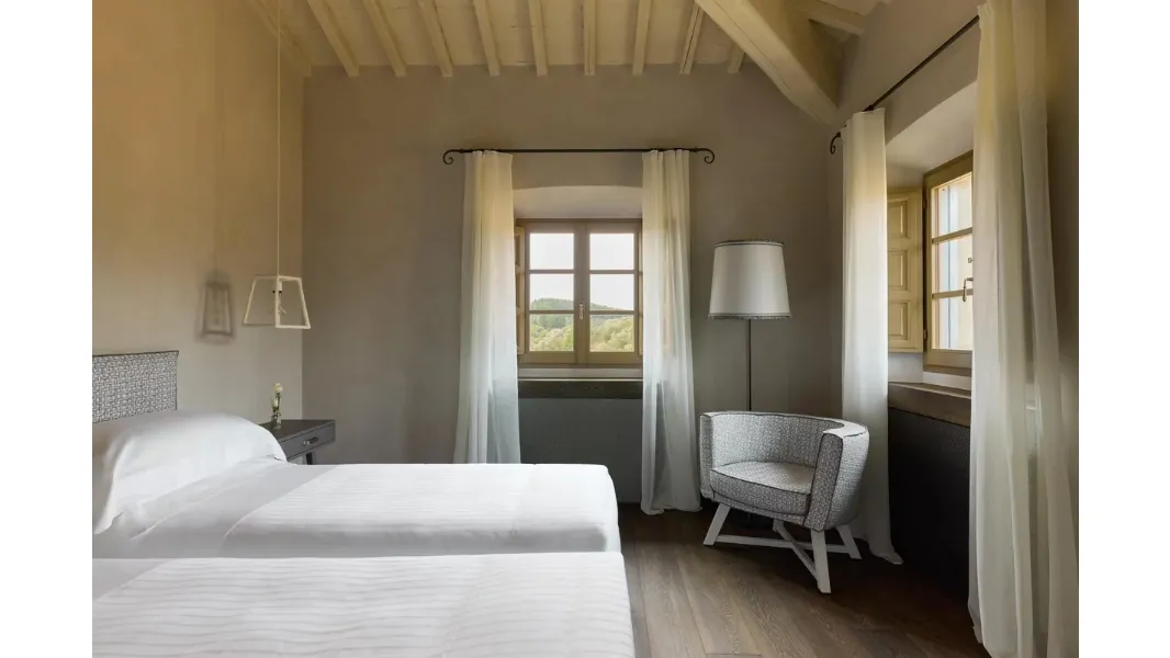 Poltroncina Gray imbottita di Gervasoni