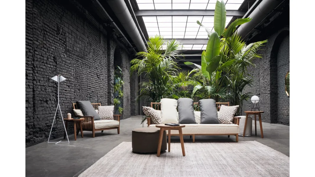 Poltrona Gray in noce di Gervasoni