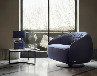 Poltroncina girevole in tessuto imbottito Nest Swivel di Nicoline