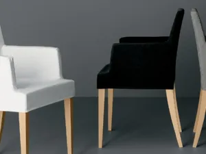 Poltroncina rivestita in tessuto con gambe in legno Niki di Deas