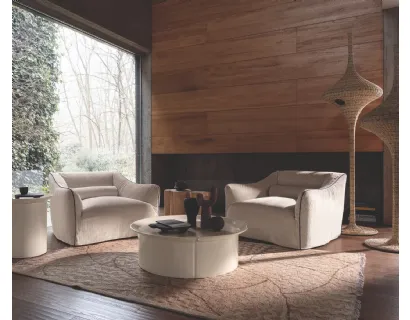 Poltrona in tessuto imbottito Saia di Gervasoni