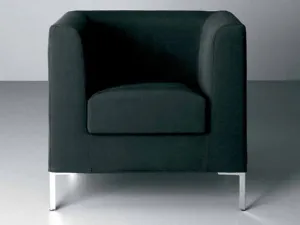 Poltroncina in tessuto con piedini in metallo Sity di Deas
