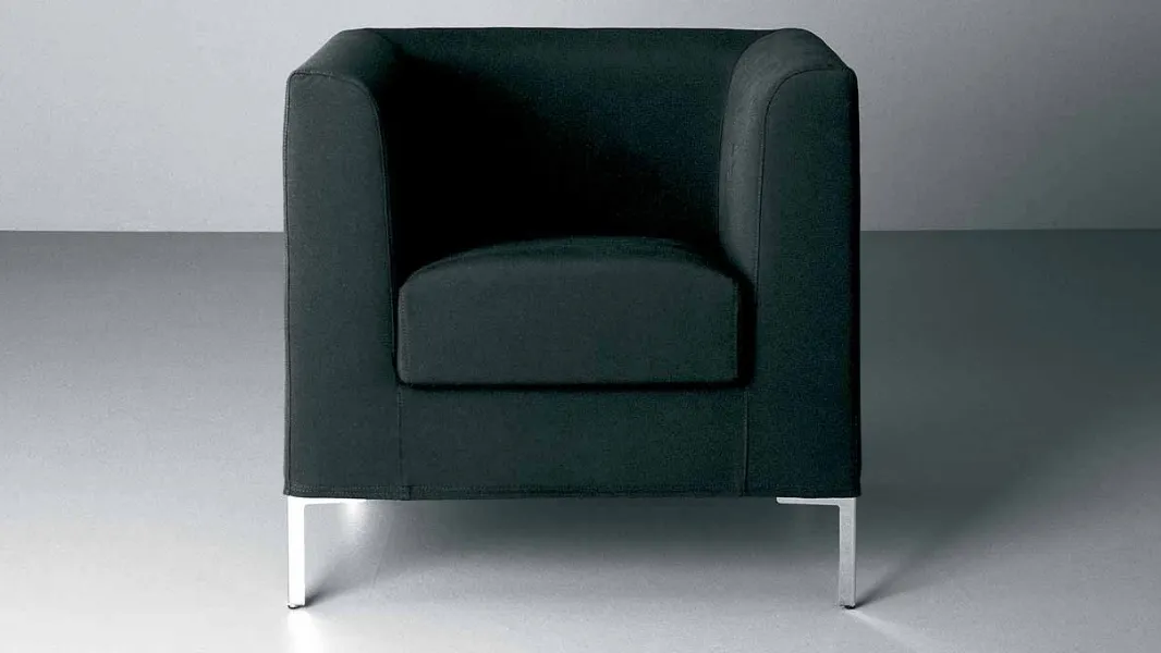 Poltroncina in tessuto con piedini in metallo Sity di Deas