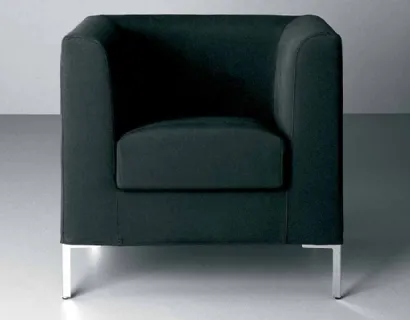 Poltroncina in tessuto con piedini in metallo Sity di Deas