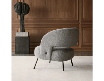 Poltroncina in tessuto dalle linee curve Soufflé di Nicoline