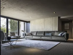 Divano elegante lineare in tessuto Assago di Nicoline