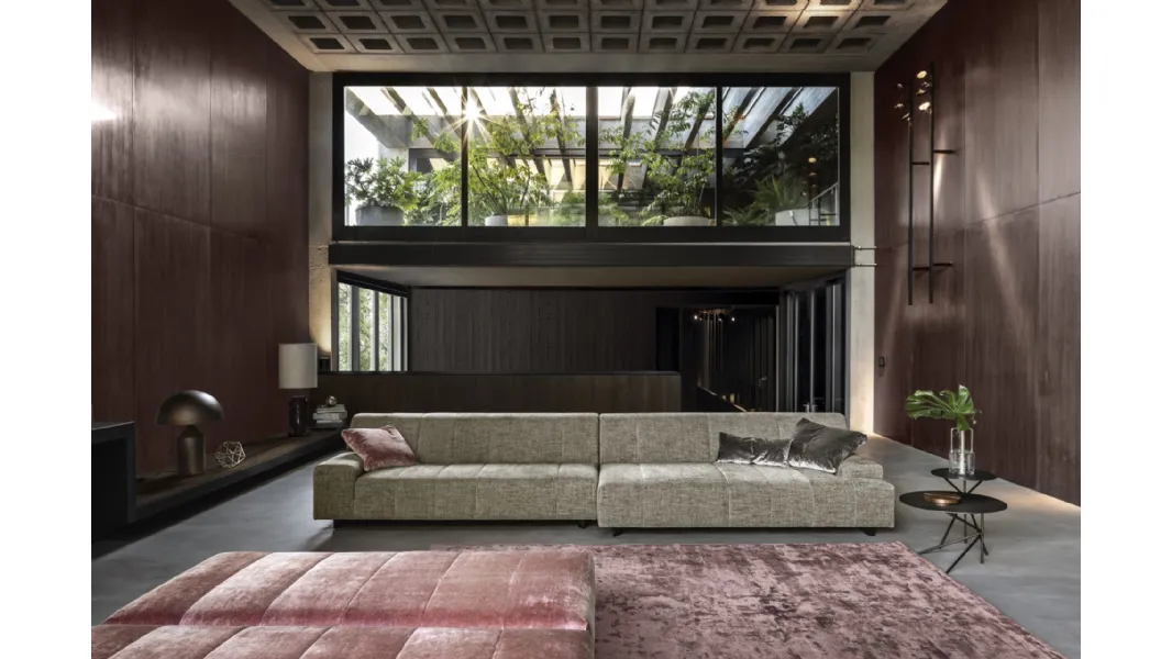 Divano con penisola in tessuto dal design lineare Zara di Nicoline