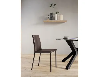Sedia Giulia con struttura in metallo completamente rivestita in ecopelle di Arredo3
