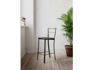 Sgabello Nicole  con struttura tubolare in metallo e seduta in multistrato laccato opaco di Arredo3