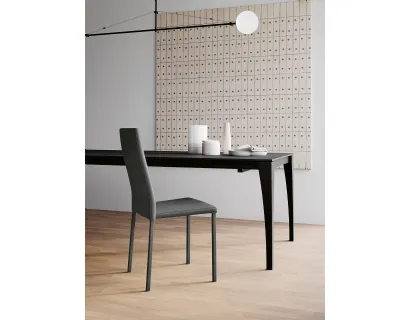 Sedia Olimpia con struttura in metallo verniciato e seduta imbottita e rivestita in ecopelle Arredo3