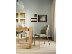 Sedia Sally con struttura in metallo, imbottita e completamente rivestita in ecopelle di Arredo3