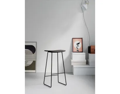 Sgabello Sigma L con struttura in acciaio verniciato e seduta in Frassino di Arredo3