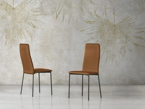 Sedia rivestita in pelle Gaia di Sedit