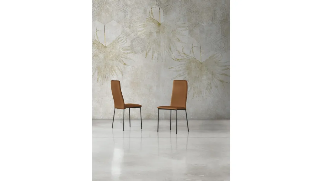 Sedia rivestita in pelle Gaia di Sedit