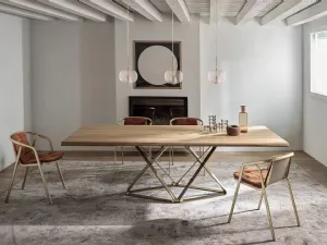 Sedia Ines in tessuto con struttura in acciaio laccato di Bontempi