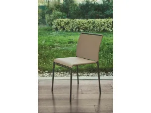 Sedia impilabile Lola Outdoor con struttura in acciaio laccato per esterno con rivestimento in Texplast di Ingenia