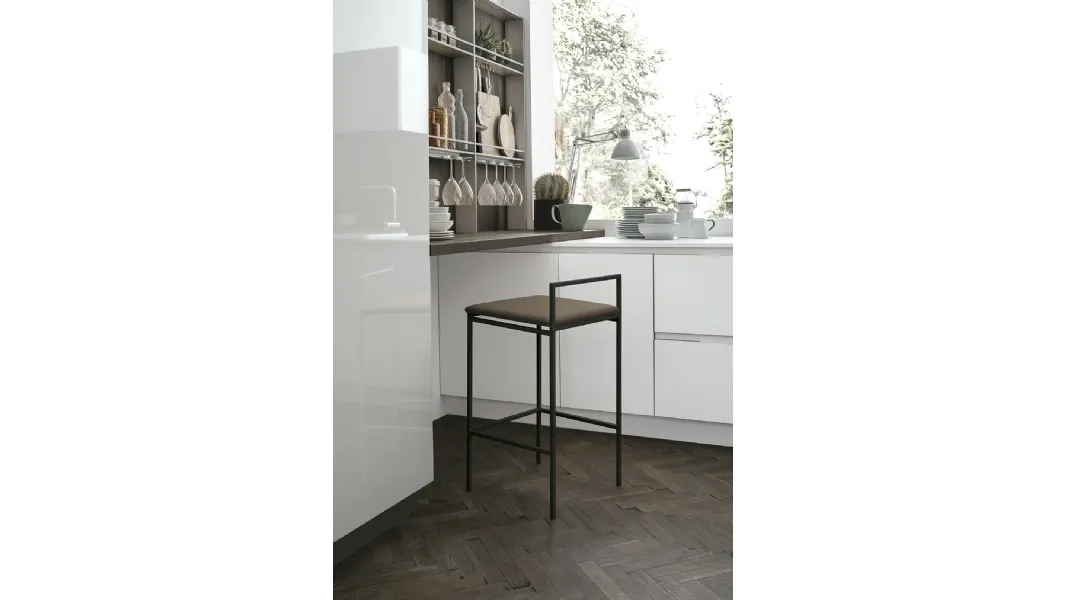 Sgabello in metallo con seduta in ecopelle July di Sedit