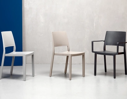 Sedia impilabile con o senza braccioli ergonomica e confortevole Kate di Scab Design