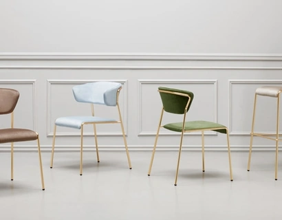 Sedia e Sgabello elegante in tessuto con struttura in acciaio finitura ottone Lisa di Scab Design