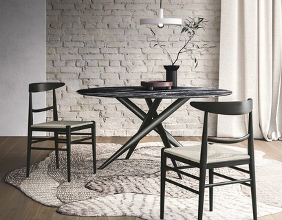 Sedia in frassino tinto carbone e seduta in paglia Louis di Sedit