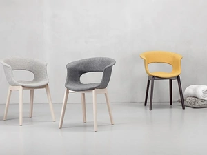 Sedia Miss B con scocca in tessuto e struttura in massello di faggio di Scab Design