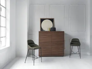 Sgabello Queen rivestito in ecopelle con struttura in acciaio laccato di Bontempi