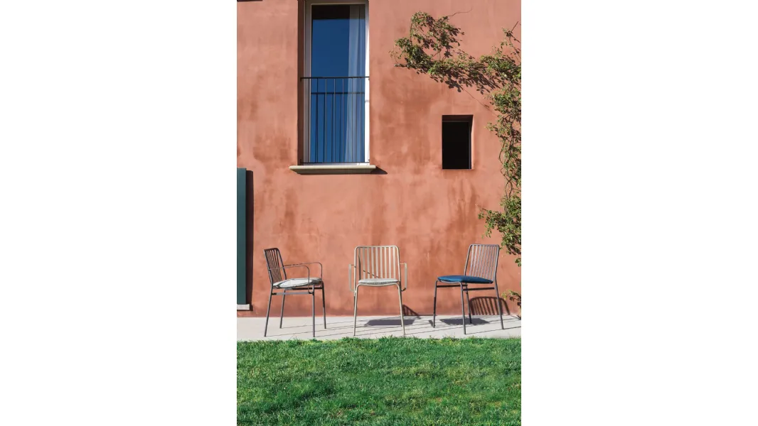 Sedia impilabile Street Outdoor con struttura in acciaio laccato per outdoor di Ingenia