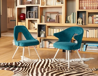 Sedia con e senza braccioli con gambe in legno e scocca in tessuto imbottito You & Me di Scab Design