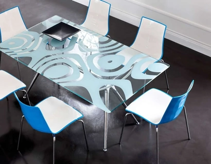 Sedia Zebra con scocca bicolore in polimero lucido e sfaccettato di Scab Design