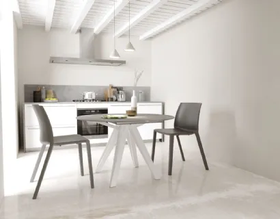 Tavolo Apple in ceramica pietra savoia grigio bocciardata di Zamagna