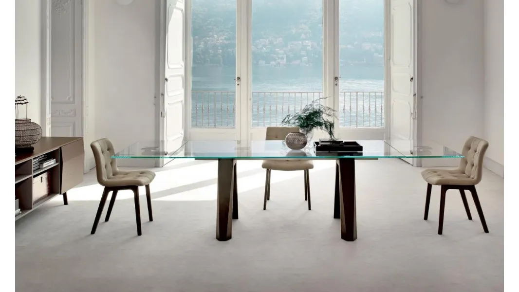 Tavolo Aron design allungabile in vetro e legno massello di Bontempi