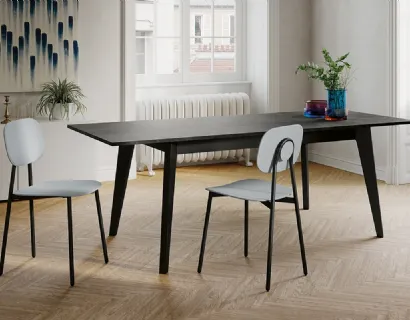Tavolo allungabile Edgard con top in laminato e gambe in legno di Arredo3