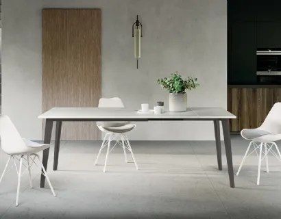 Tavolo allungabile Maya con top in laminato e gambe in metallo verniciato di Arredo3