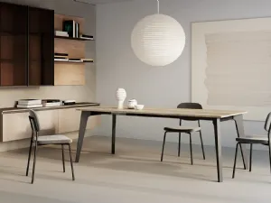 Tavolo allungabile Rubens con top in laminato e gambe in legno verniciato di Arredo3