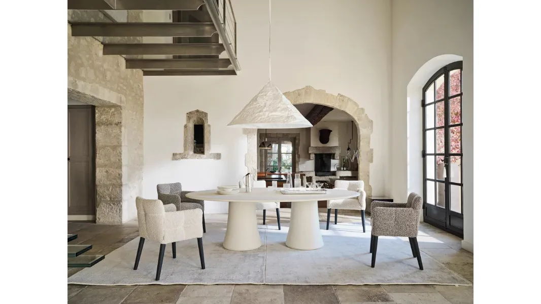 Tavolo Mae 33 in calce argilla spatolata di Gervasoni