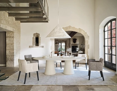 Tavolo Mae 33 in calce argilla spatolata di Gervasoni