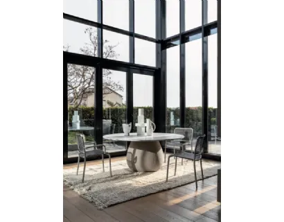 Tavolo Next 236 in marmo con base in cemento di Gervasoni