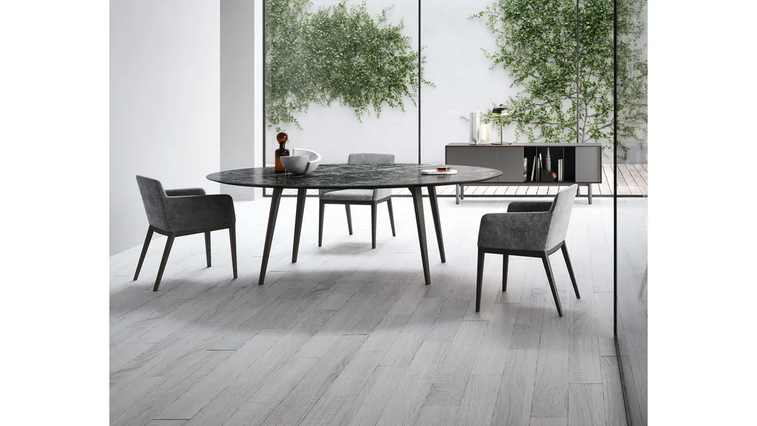 Tavolo Rea con top in marmo di Novamobili