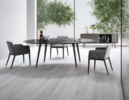 Tavolo Rea con top in marmo di Novamobili