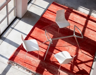 Tavolo ovale in vetro temperato con gambe in acciaio cromato Metropolis di Scab Design