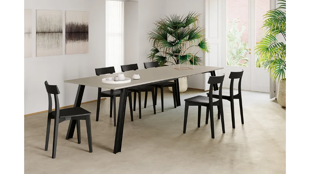 Tavolo allungabile Sky con top in laminato e base in metallo verniciato di Arredo3