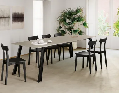 Tavolo allungabile Sky con top in laminato e base in metallo verniciato di Arredo3