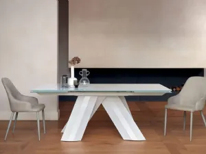 Tavolo allungabile Twist con piano in cristallo di Ingenia