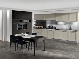 Cucina Classica lineare Itaca in Frassino massello decapè e laccato a poro aperto di Arredo3