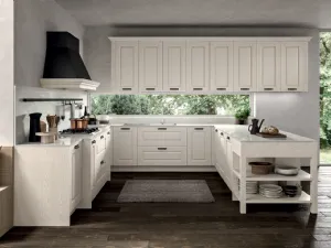 Cucina Classica angolare in Frassino laccato a poro aperto Bianco, tonalità ripresa dal piano di lavoro e dallo schienale in quarzo impero Verona di Arredo3