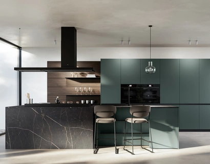 Cucina Moderna con isola Kalì 01 in pet e laminato di Arredo3