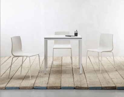 Sedia per esterno in tecnopolimero con gambe in tubo di acciaio Alice di Scab Design