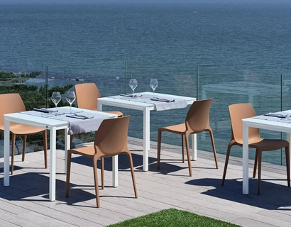Tavolo Diesis Outdoor con top in vetro di Bontempi