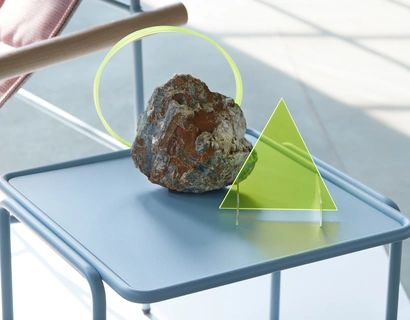 Tavolino quadrato in metallo verniciato azzurro Dress Code di Scab Design